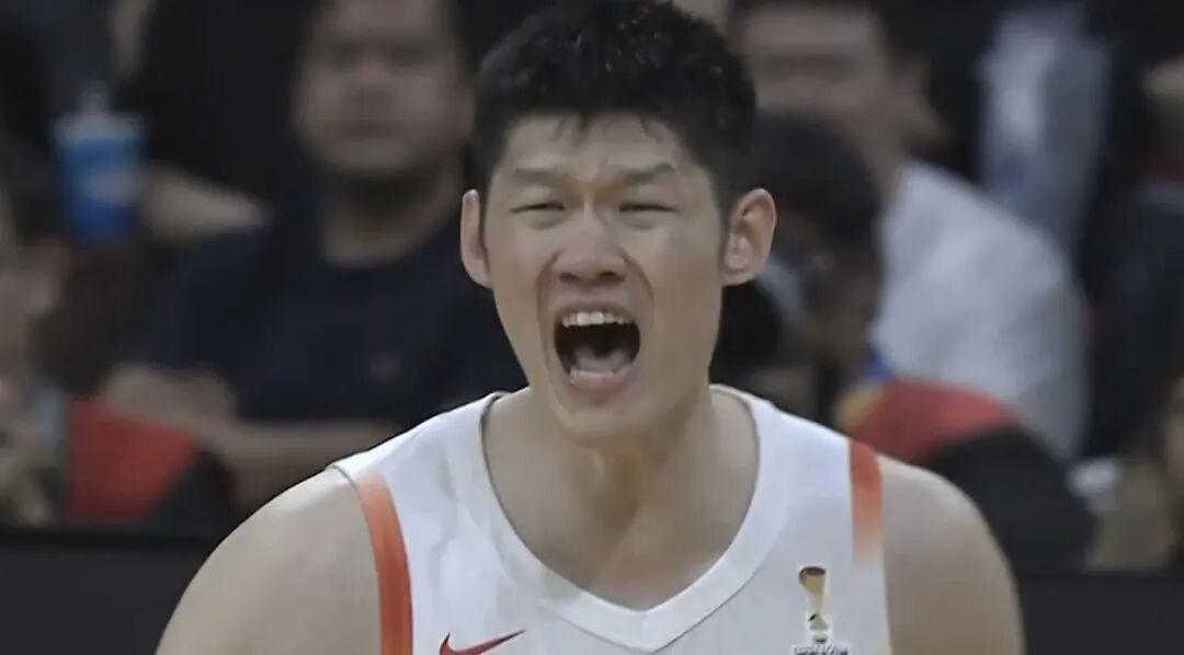 半场结束,中国男篮暂时落后